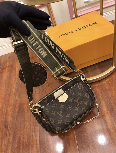 round black lv cross